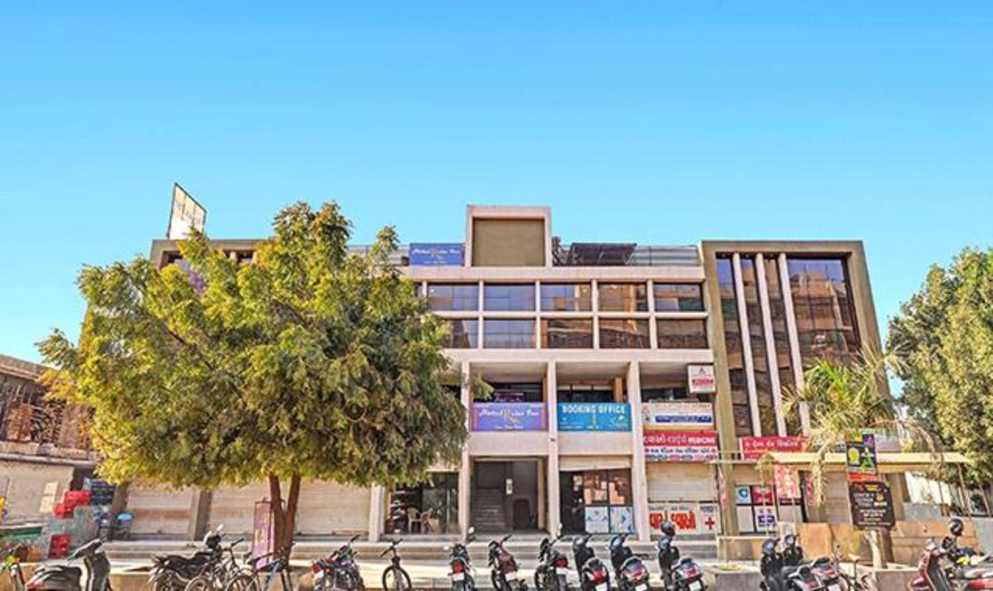 Fabhotel Relax Gandhinagar Exterior foto